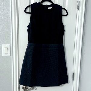 Urban Revivo Sleeveless V-Neck Straight Knitted Dress, size large